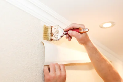 Pose de papier peint à Uchaux — revêtements muraux et toiles de verre